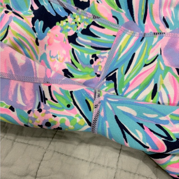 Lilly Pulitzer Luxletic Weekender Legging UPF 50 Multi Bermudaful Size Small - Picture 3 of 4